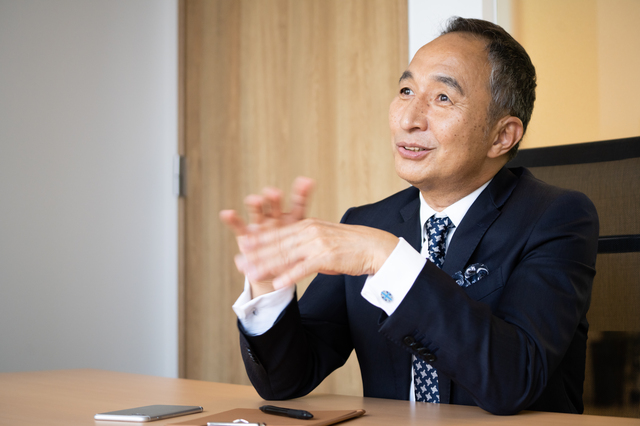 住宅ローンに悩む家族のイメージ